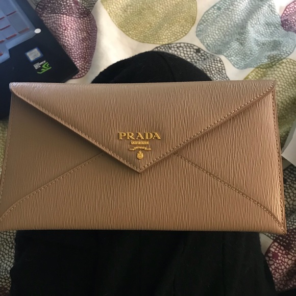 prada envelop wallet